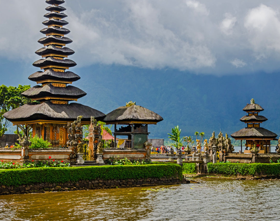 Cheap Flights from Hong Kong to Solo City