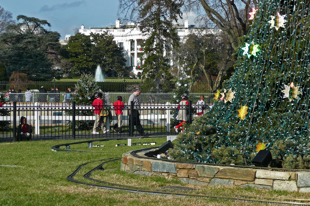 Find Flights to the National Christmas Tree Lighting DC